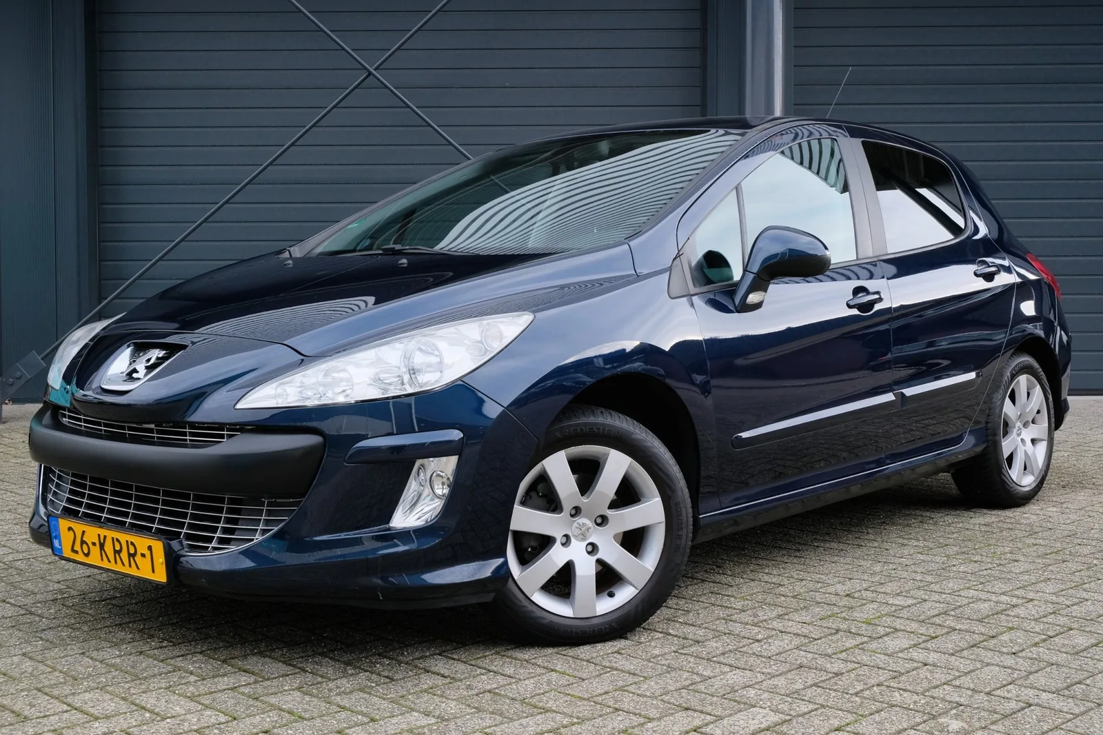 Peugeot 308 (2010) — foto 1