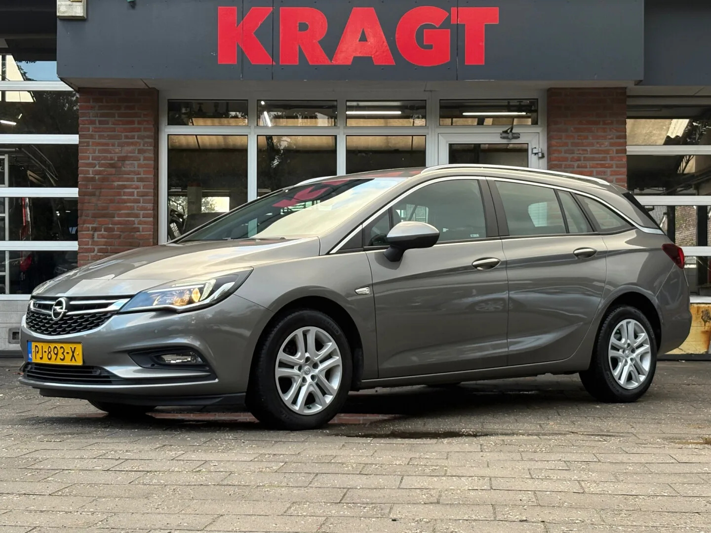 Opel Astra (2017) — foto 1