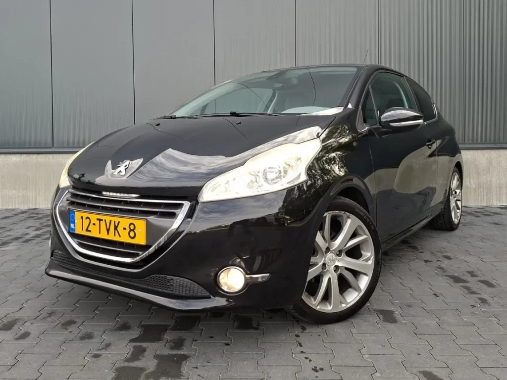 Peugeot 208 (2012) — foto 1