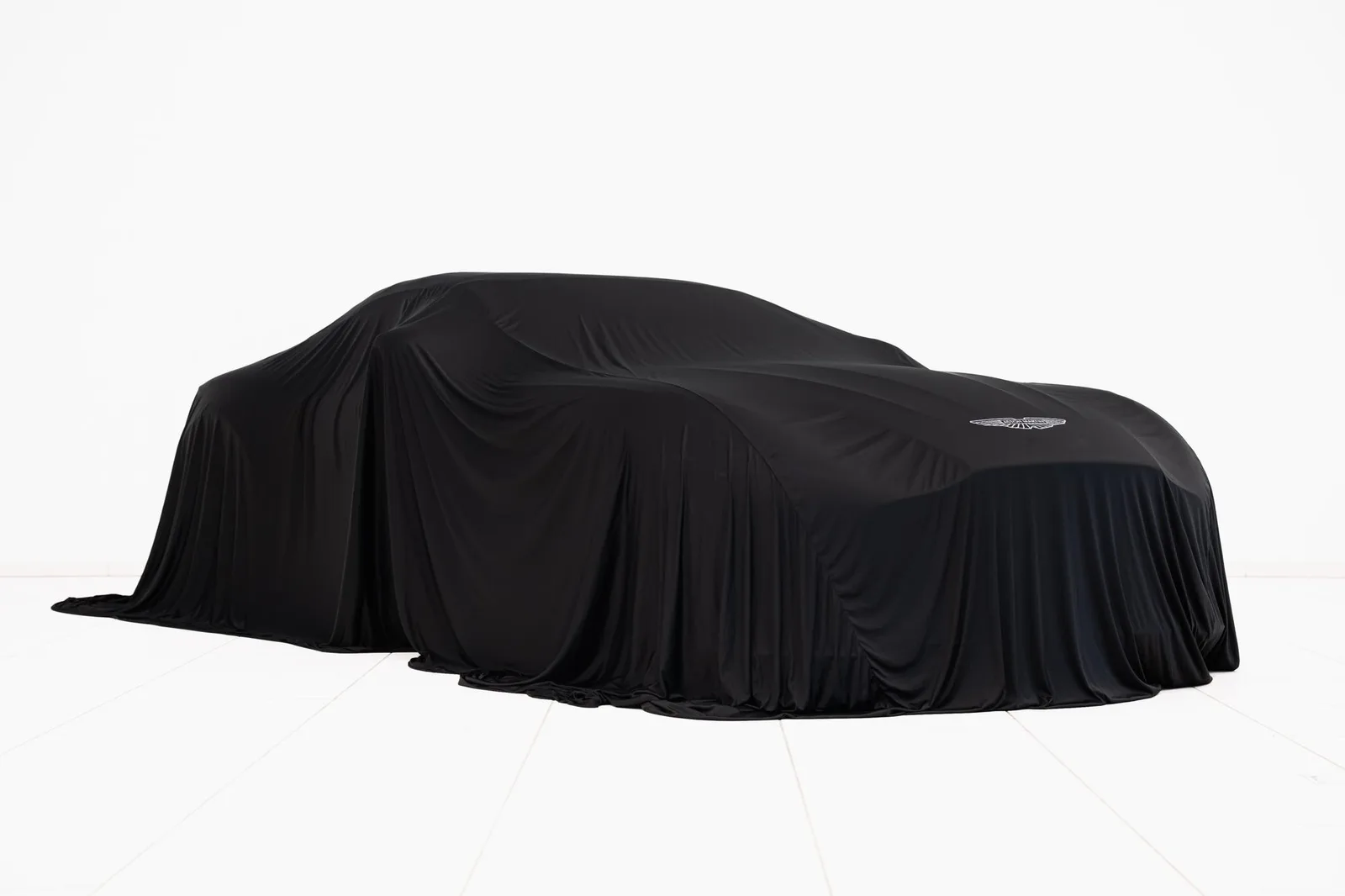 Aston Martin DB12 Volante (2025) — foto 1