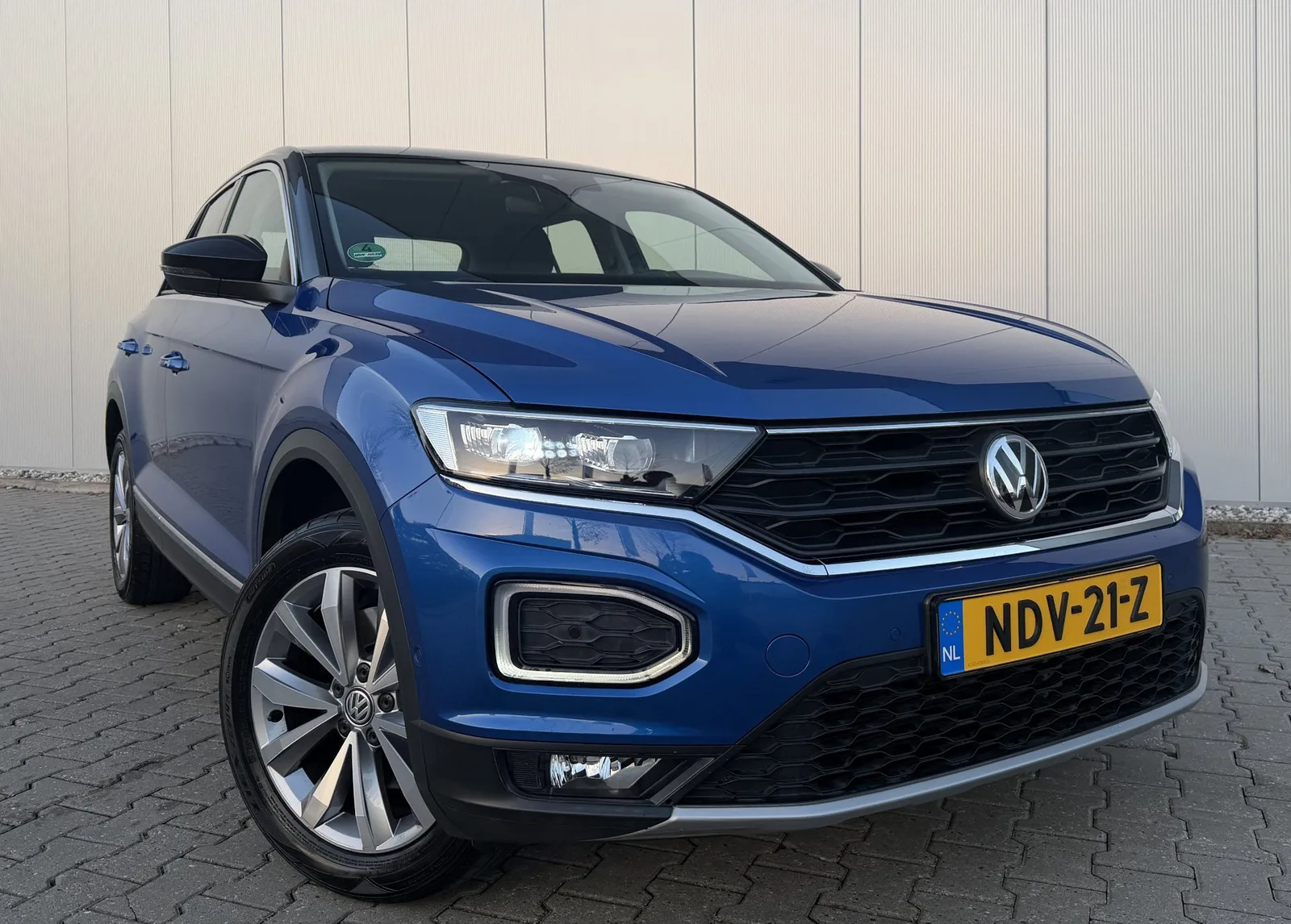 Volkswagen T-Roc (2018) — foto 1