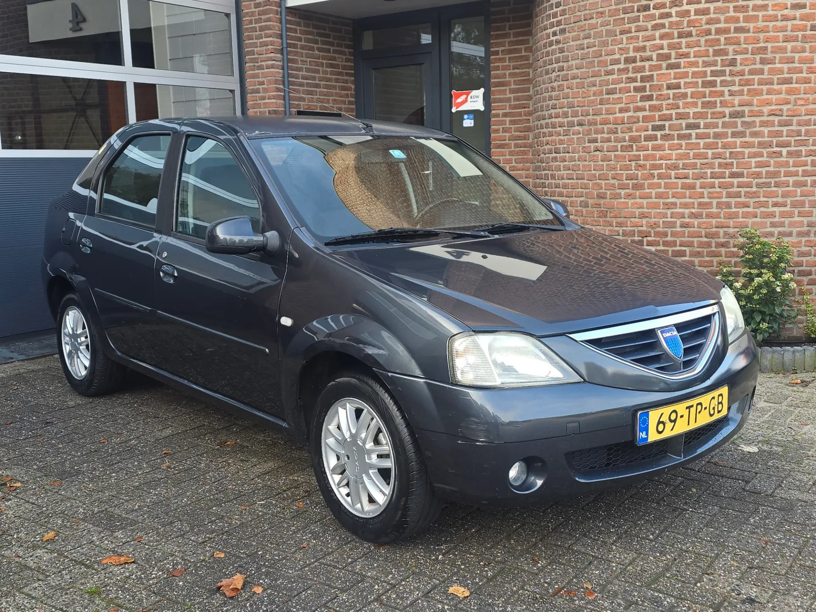Dacia Logan (2006) — foto 1