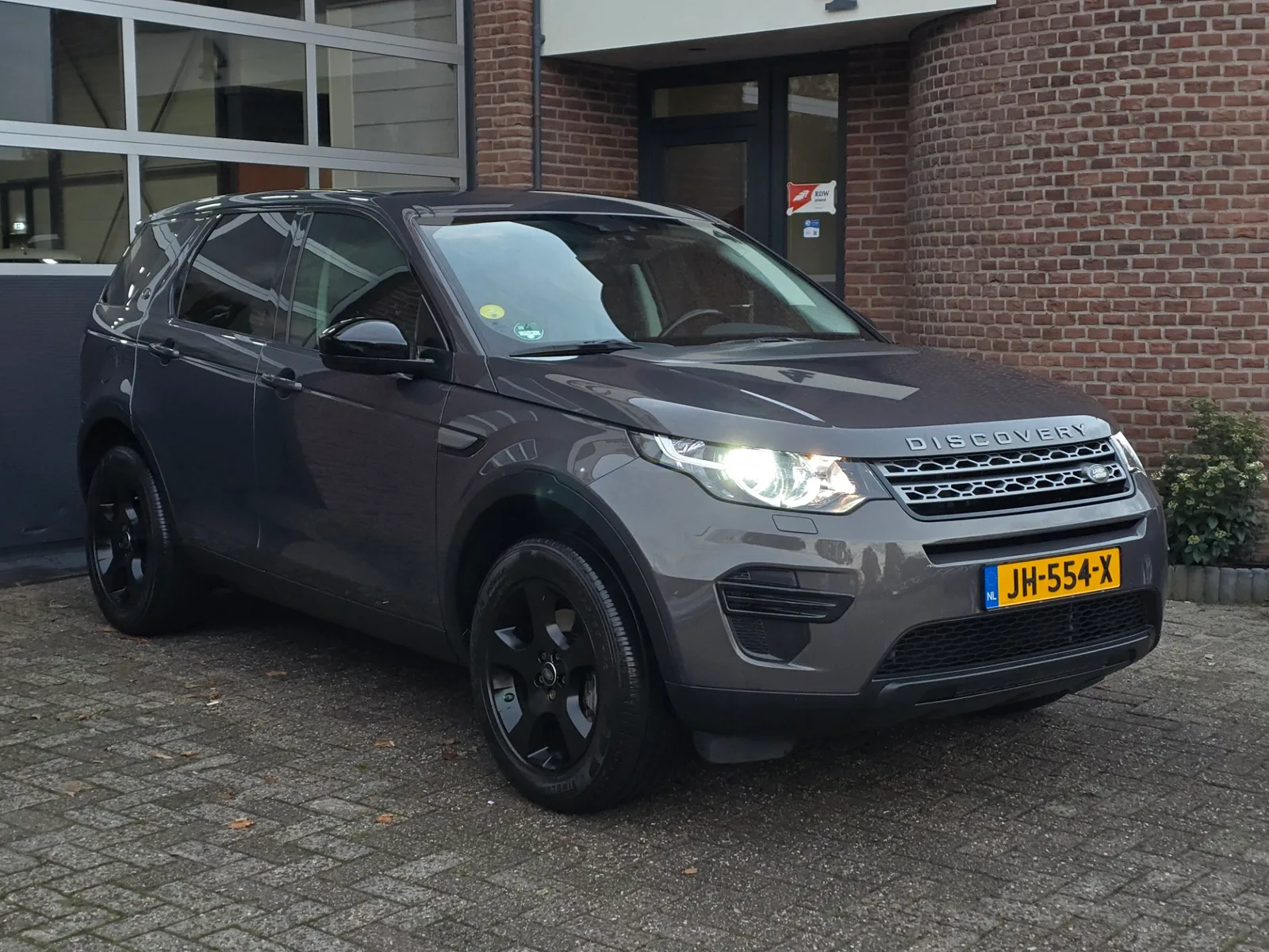 Land Rover Discovery Sport (2016) — foto 1