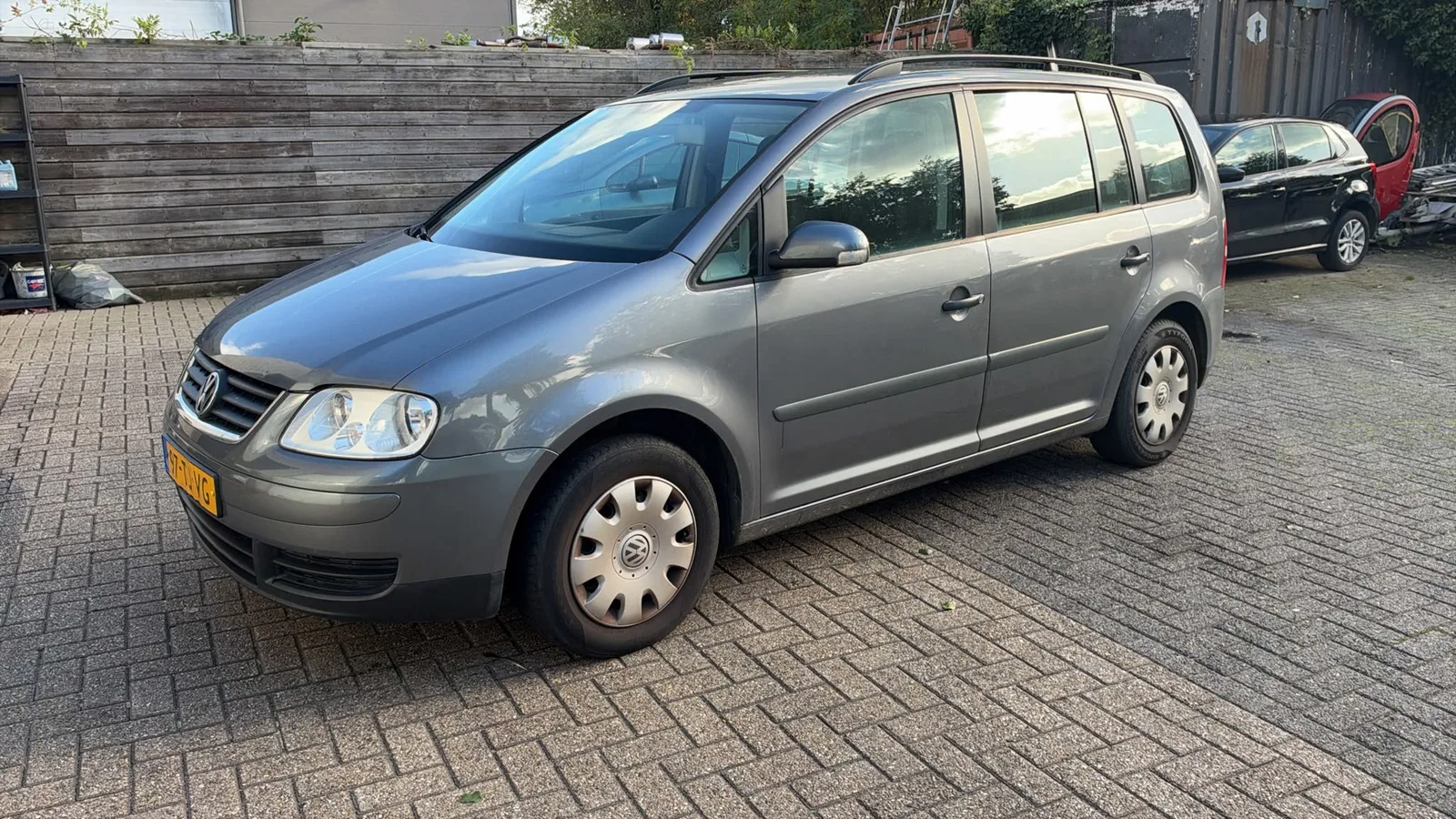 Volkswagen Touran (2006) — foto 1