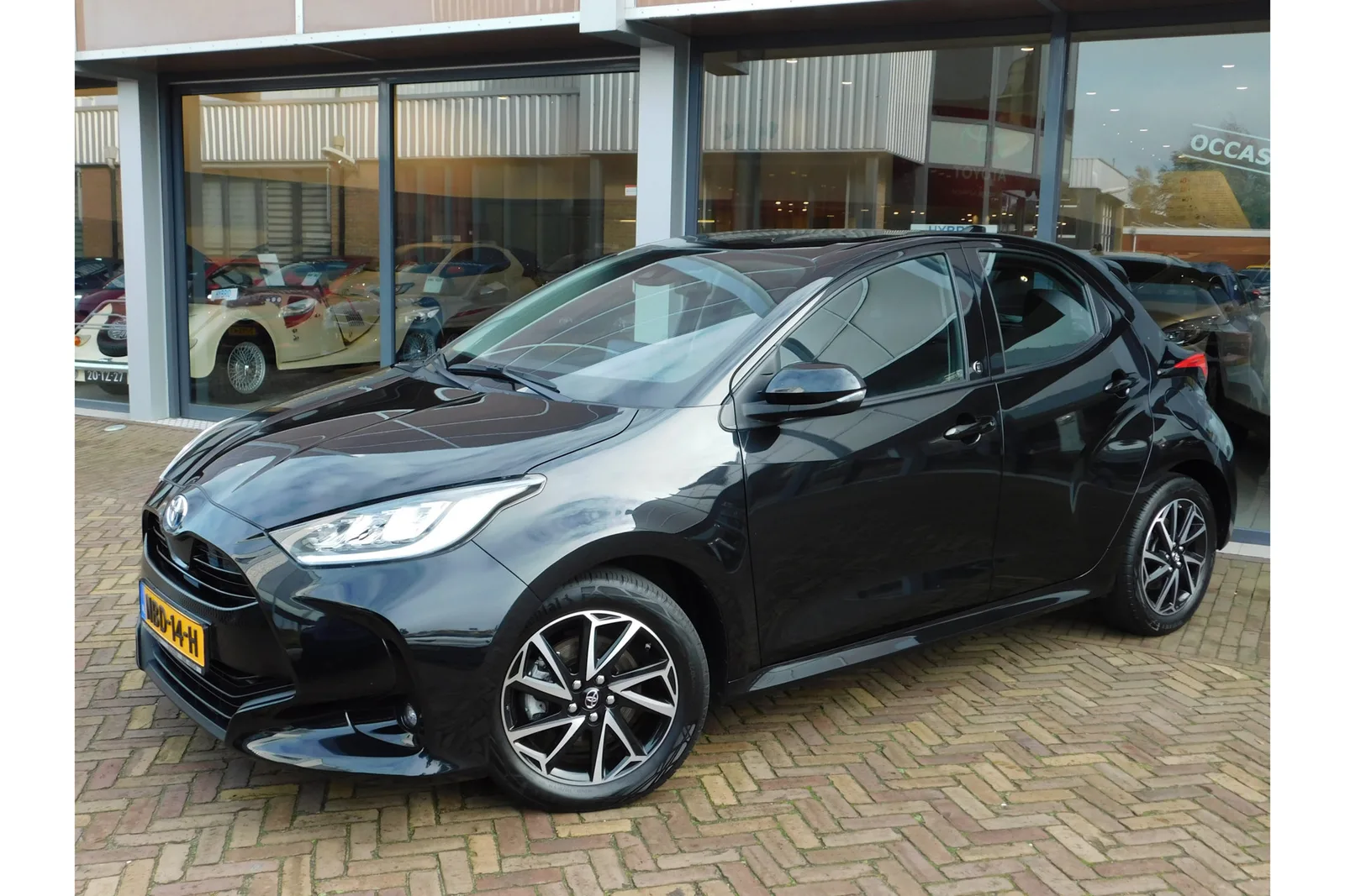 Toyota Yaris (2023) — foto 1