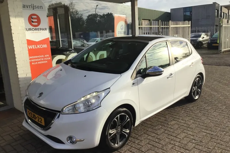 Peugeot 208 (2015)