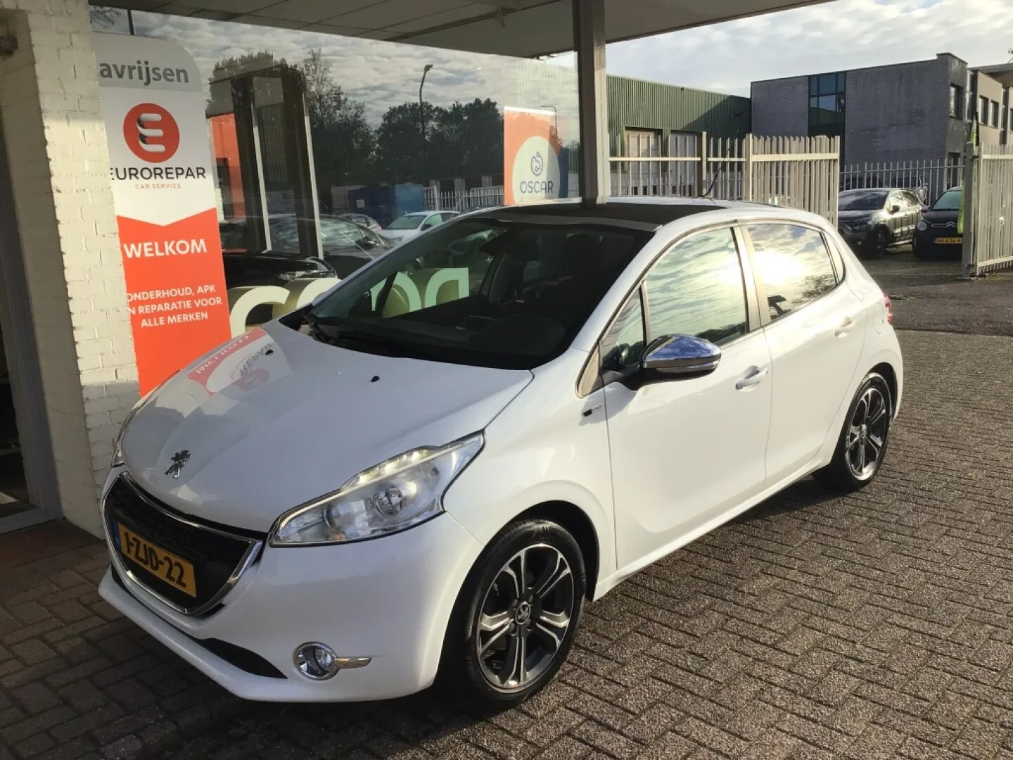 Peugeot 208 (2015) — foto 1