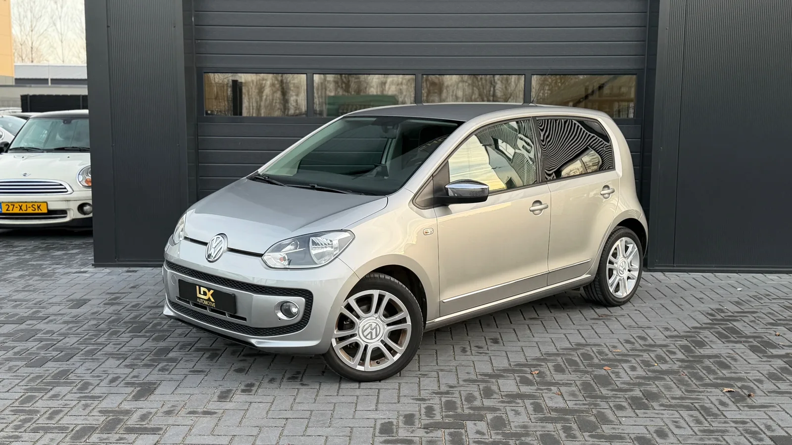Volkswagen Up! (2013) — foto 1