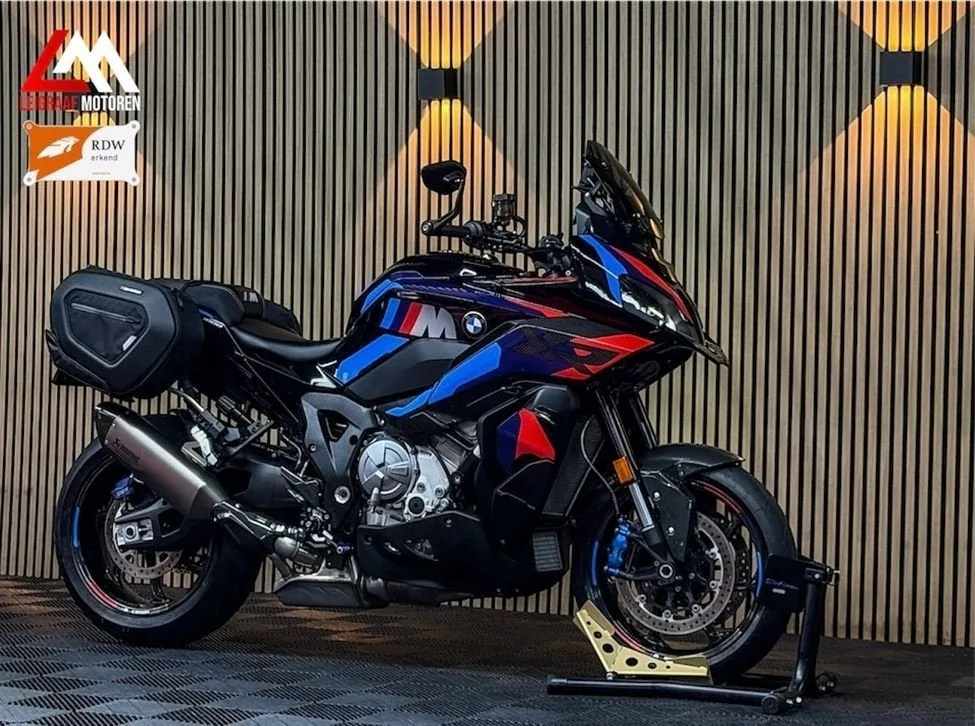 BMW M 1000 XR (2025) — foto 1