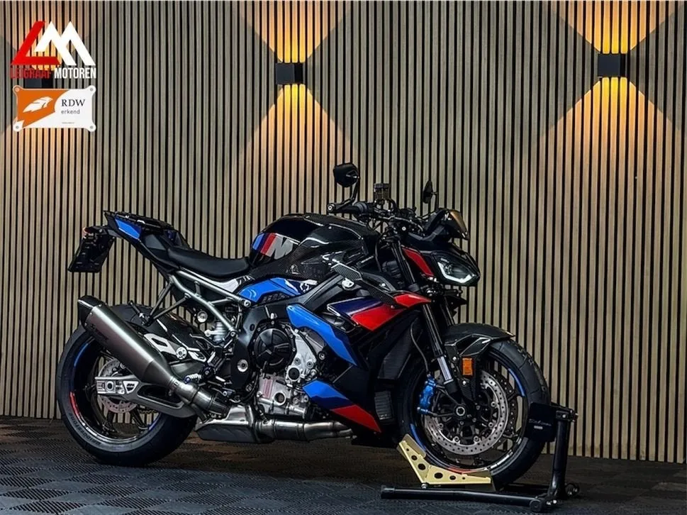 BMW M 1000 R (2026) — foto 1
