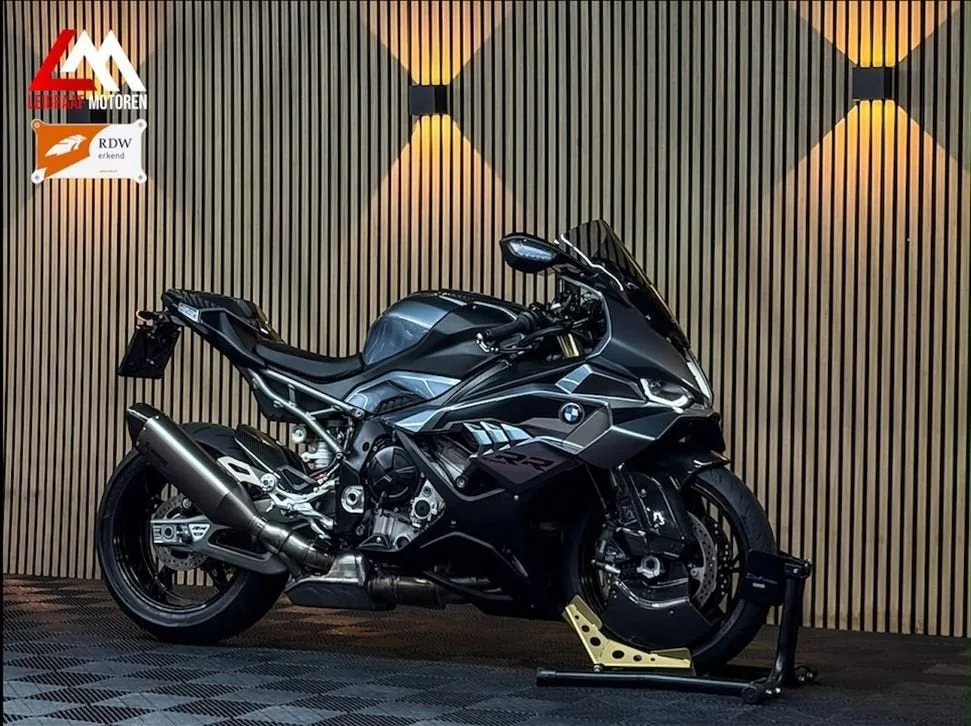 BMW S 1000 RR (2025) — foto 1