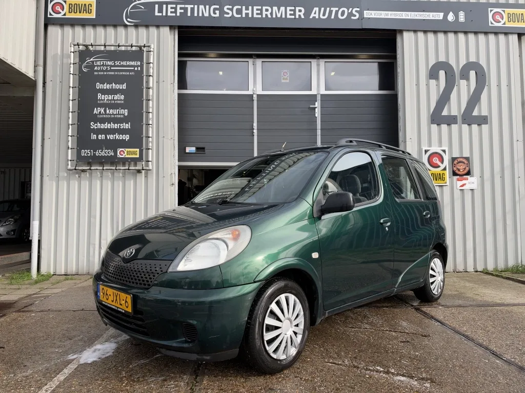 Toyota Yaris Verso (2000) — foto 1