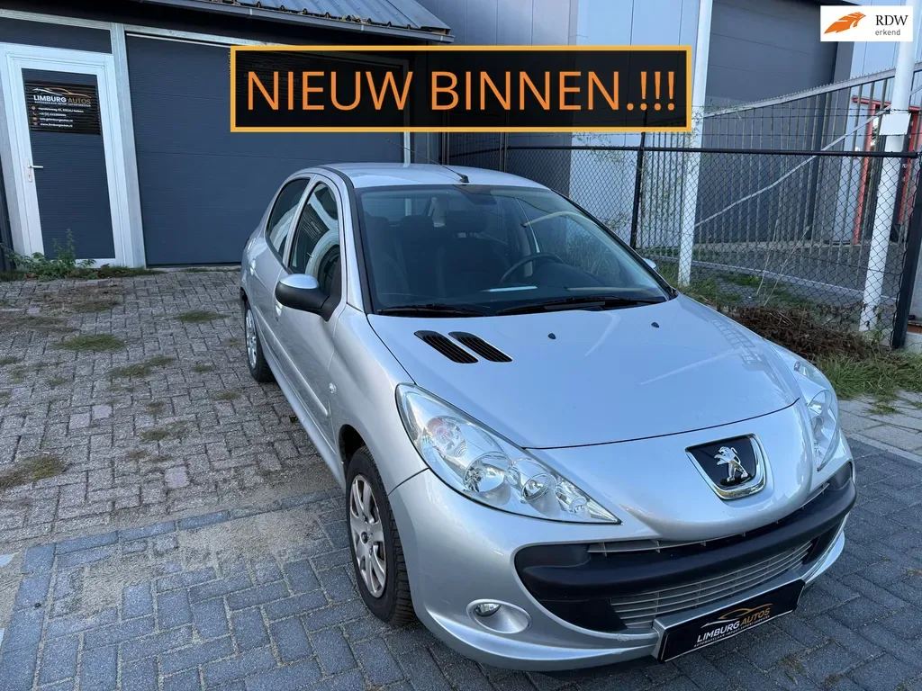 Peugeot 206 (2011) — foto 1