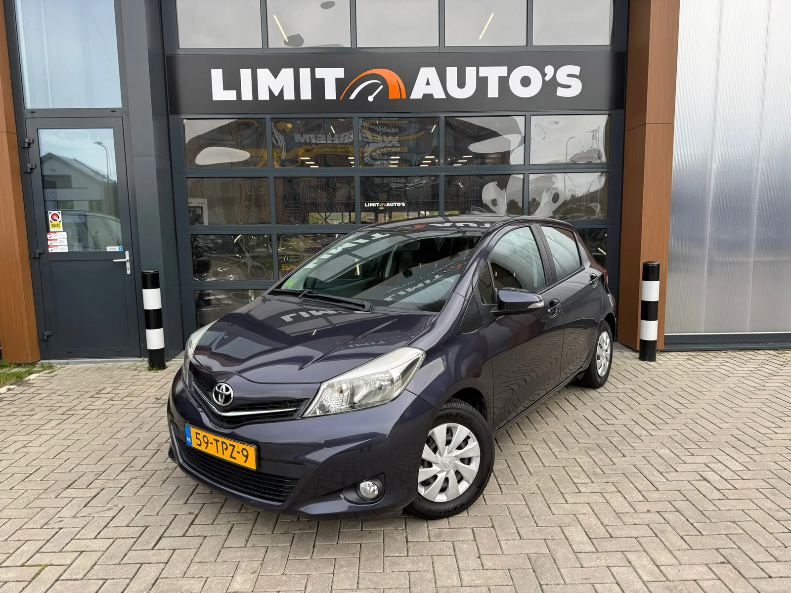 Toyota Yaris (2012) — foto 1