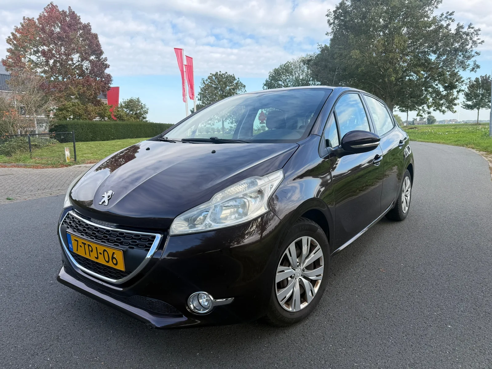 Peugeot 208 (2013) — foto 1