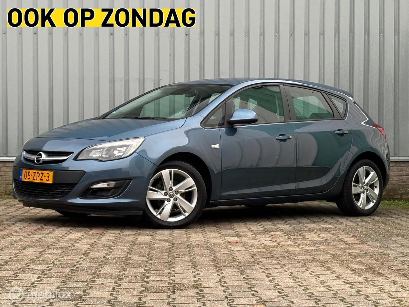 Opel Astra (2013) — foto 1
