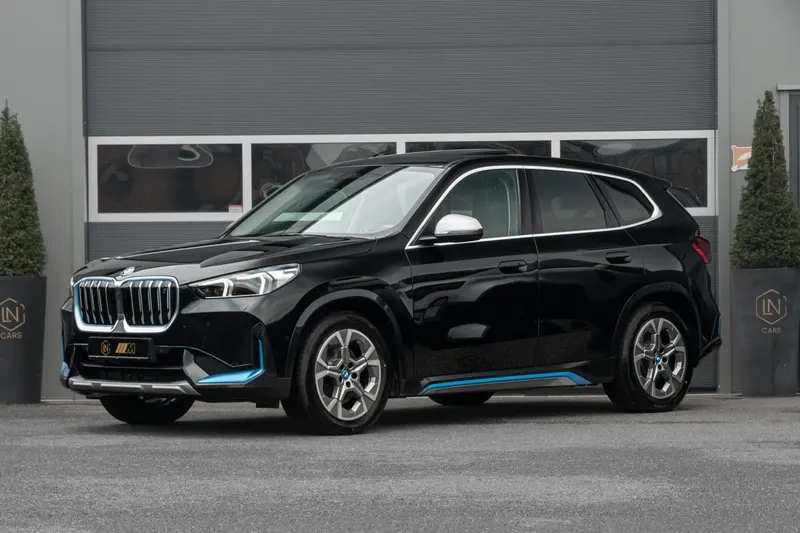 BMW iX1 (2023)