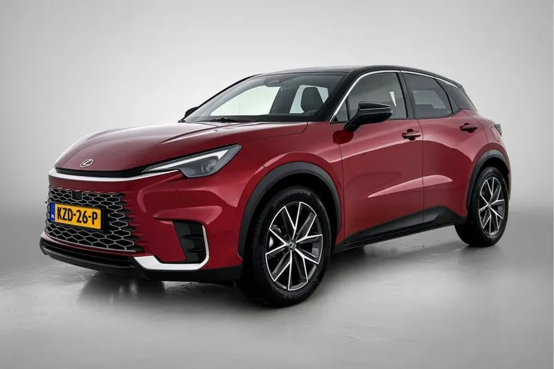 Lexus LBX (2025)