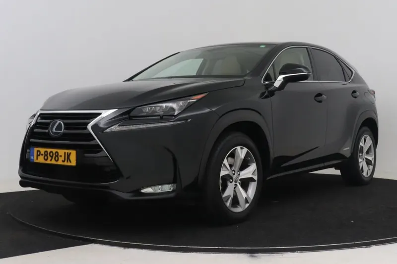 Lexus NX (2016)