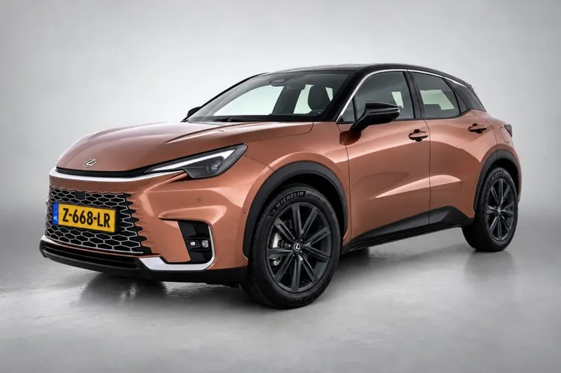 Lexus LBX (2024)