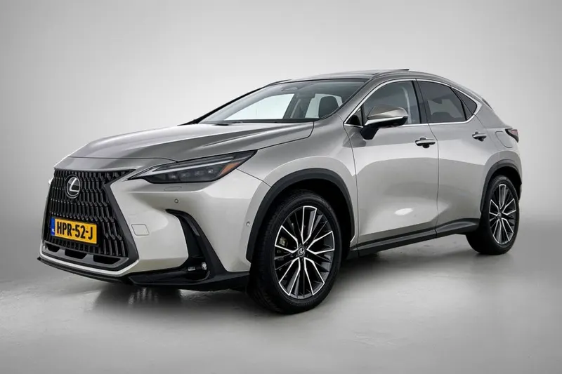 Lexus NX (2025)