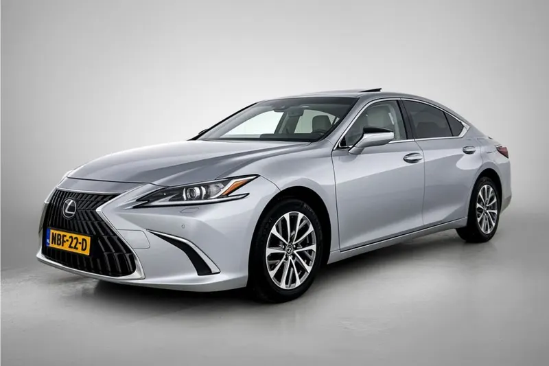 Lexus ES (2023)