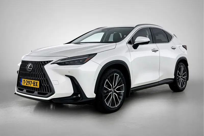 Lexus NX (2022)