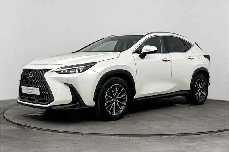 Lexus NX (2023)