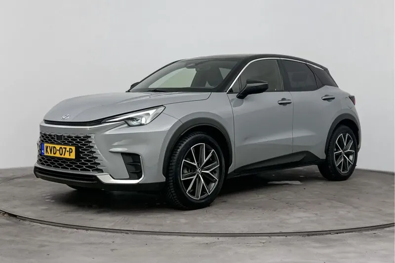 Lexus LBX (2024)