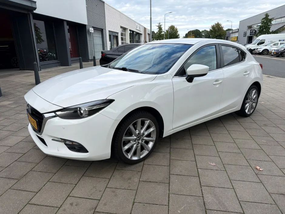 Mazda 3 (2018) — foto 1