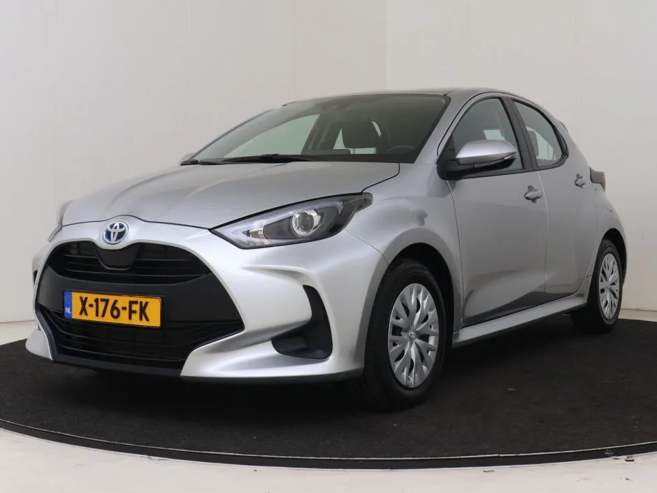 Toyota Yaris (2023) — foto 1