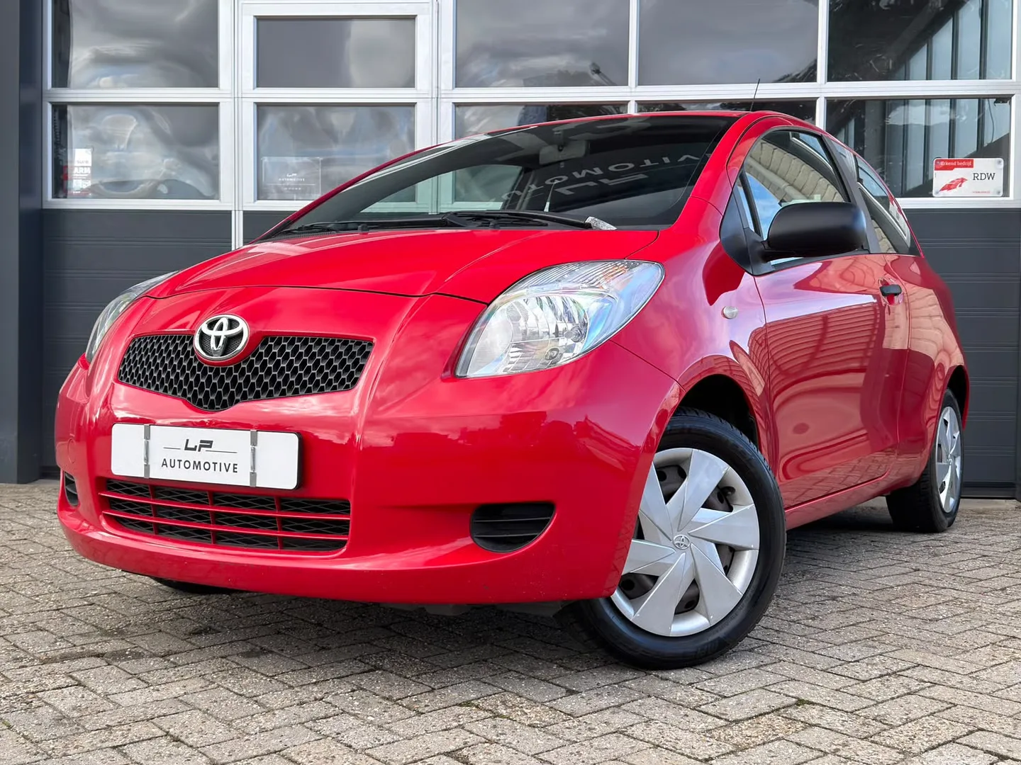 Toyota Yaris (2006) — foto 1