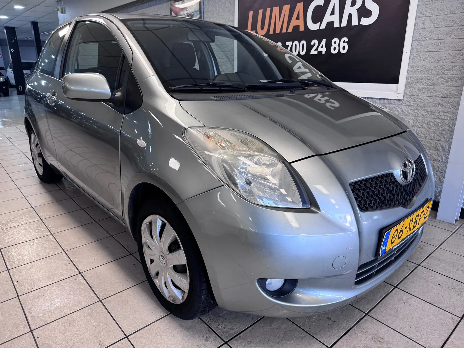 Toyota Yaris (2008) — foto 1