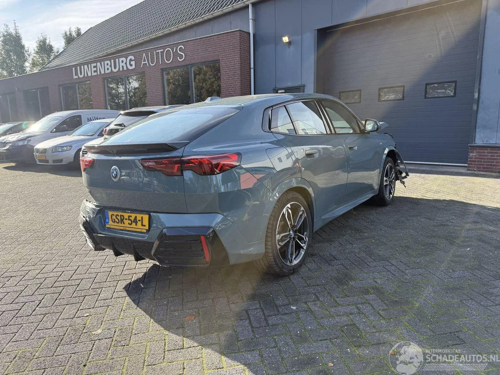 BMW iX2 (2024) — foto 1