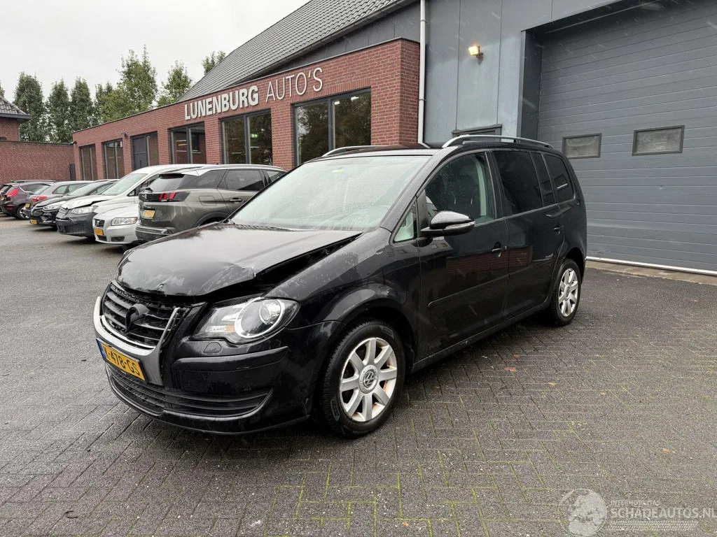 Volkswagen Touran (2010) — foto 1