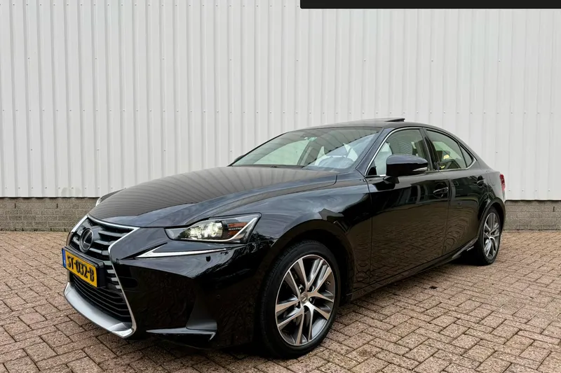 Lexus IS (2018)