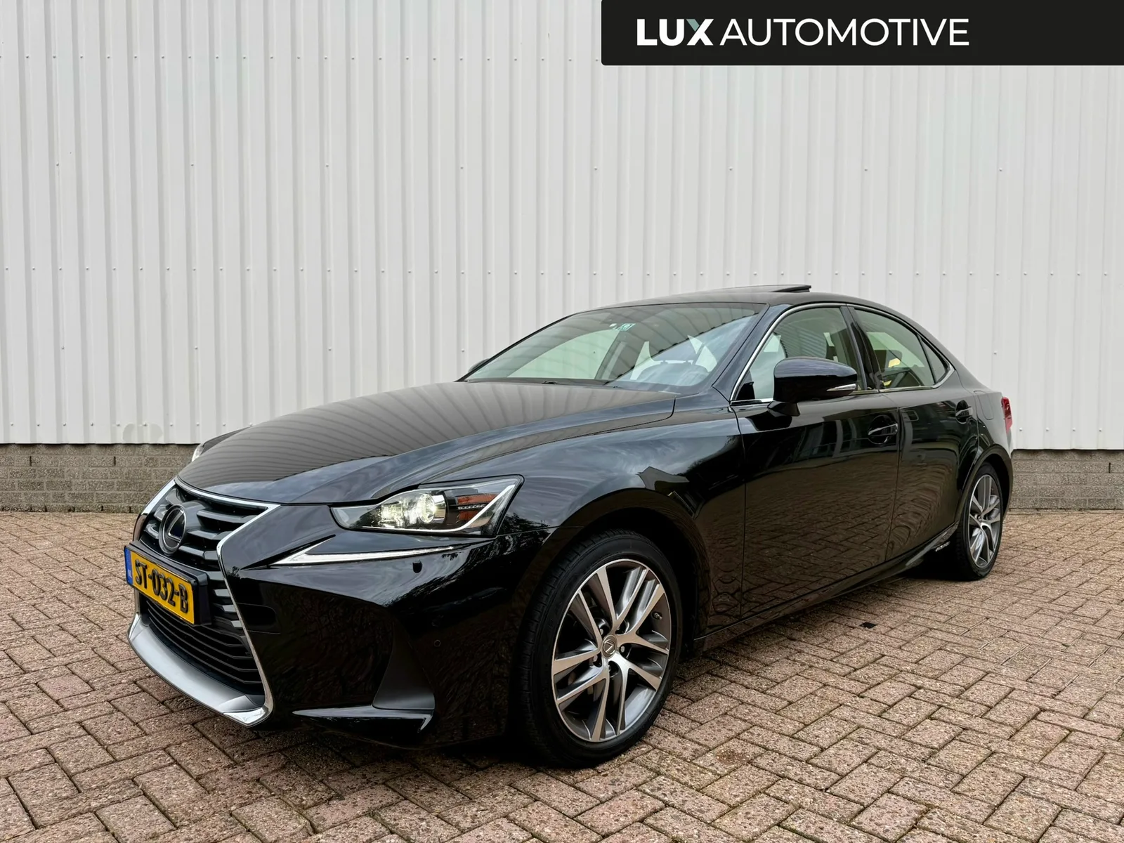 Lexus IS (2018) — foto 1