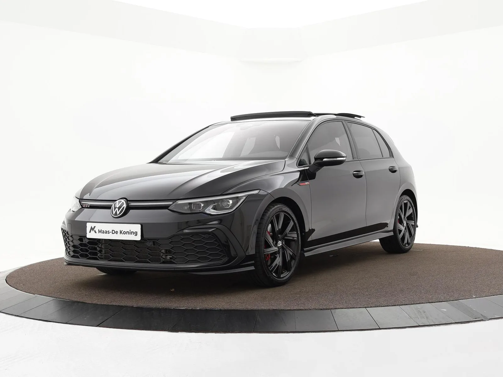 Volkswagen Golf (2024) — foto 1
