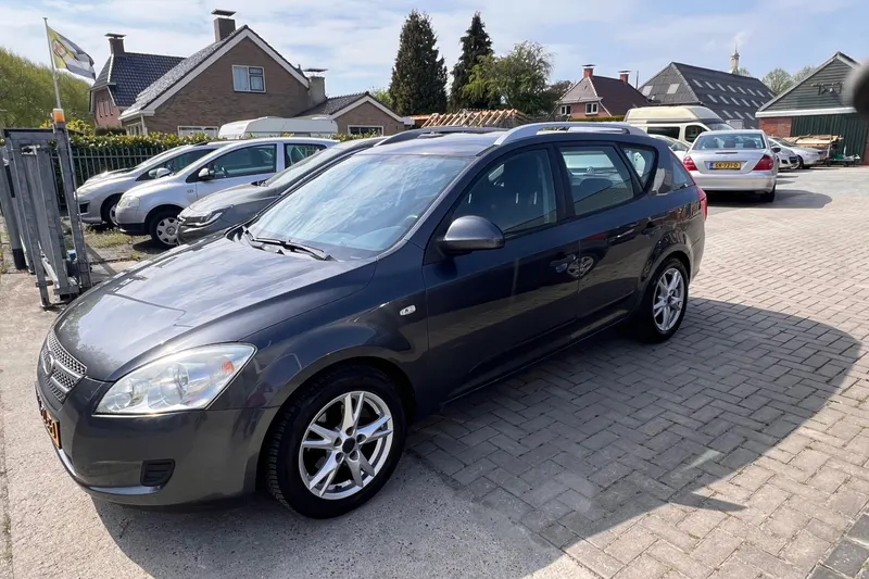 Kia Ceed (2008)
