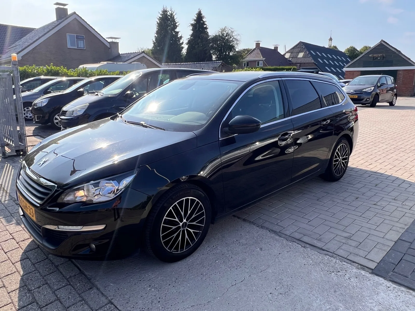 Peugeot 308 (2015) — foto 1