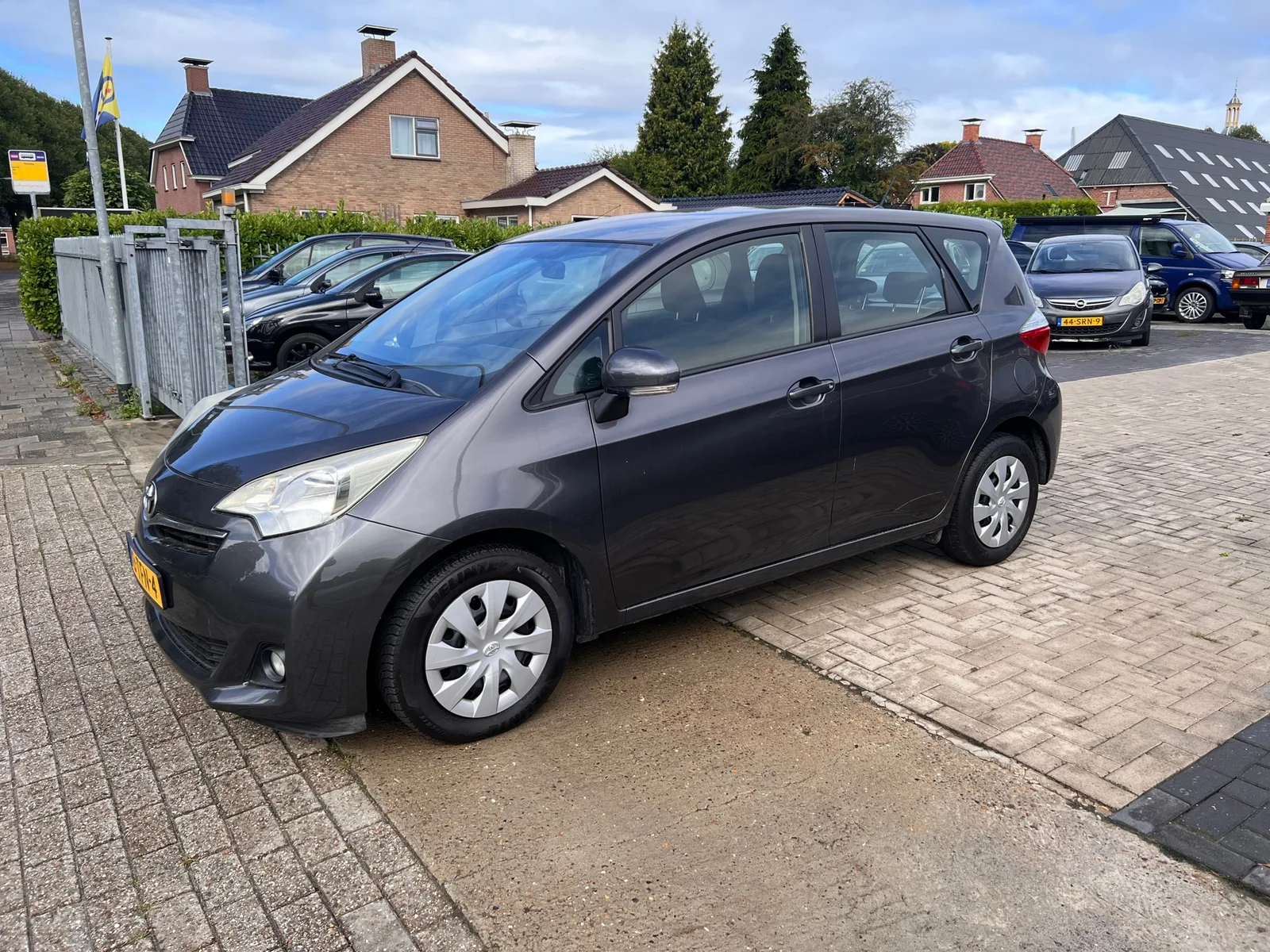 Toyota Verso S (2012) — foto 1