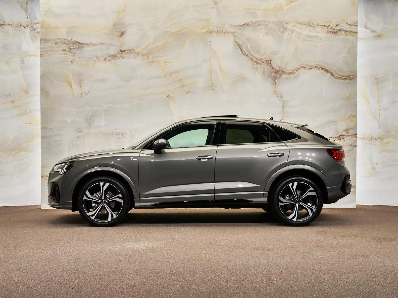 Audi Q3 Sportback (2024) — foto 1