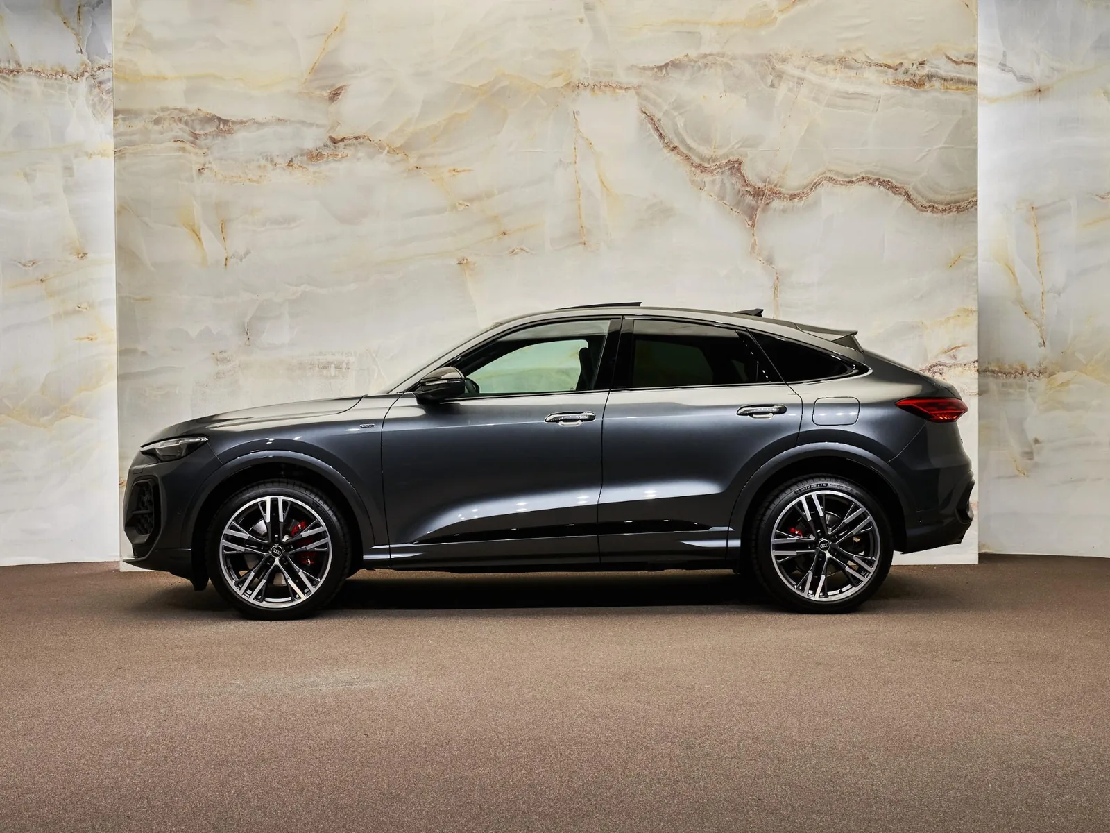 Audi Q5 Sportback (2026) — foto 1