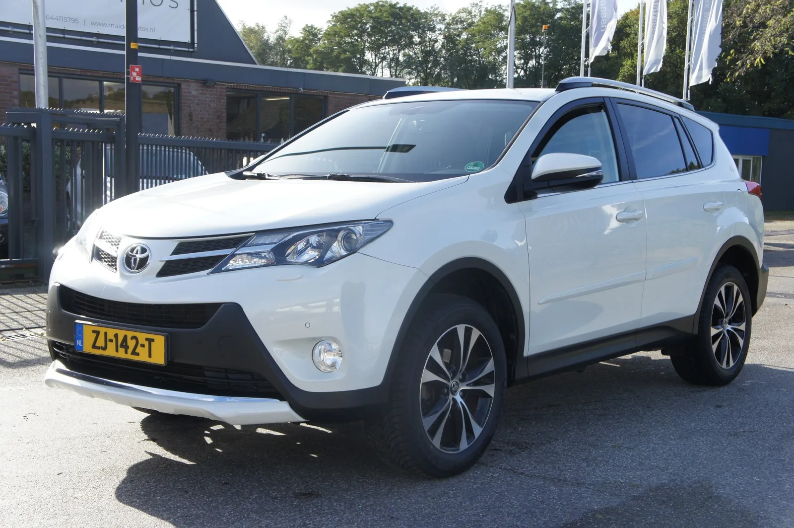Toyota RAV4 (2015) — foto 1