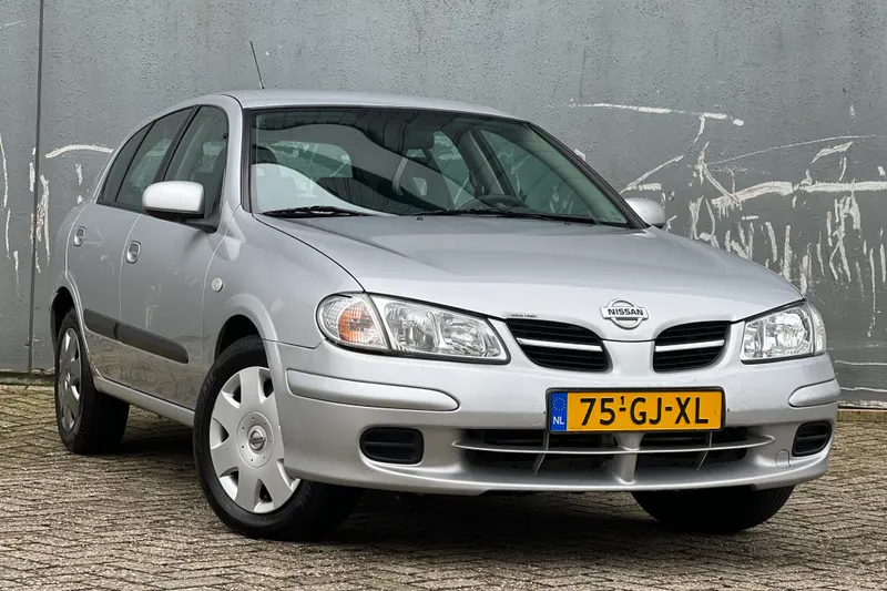 Nissan Almera (2000)