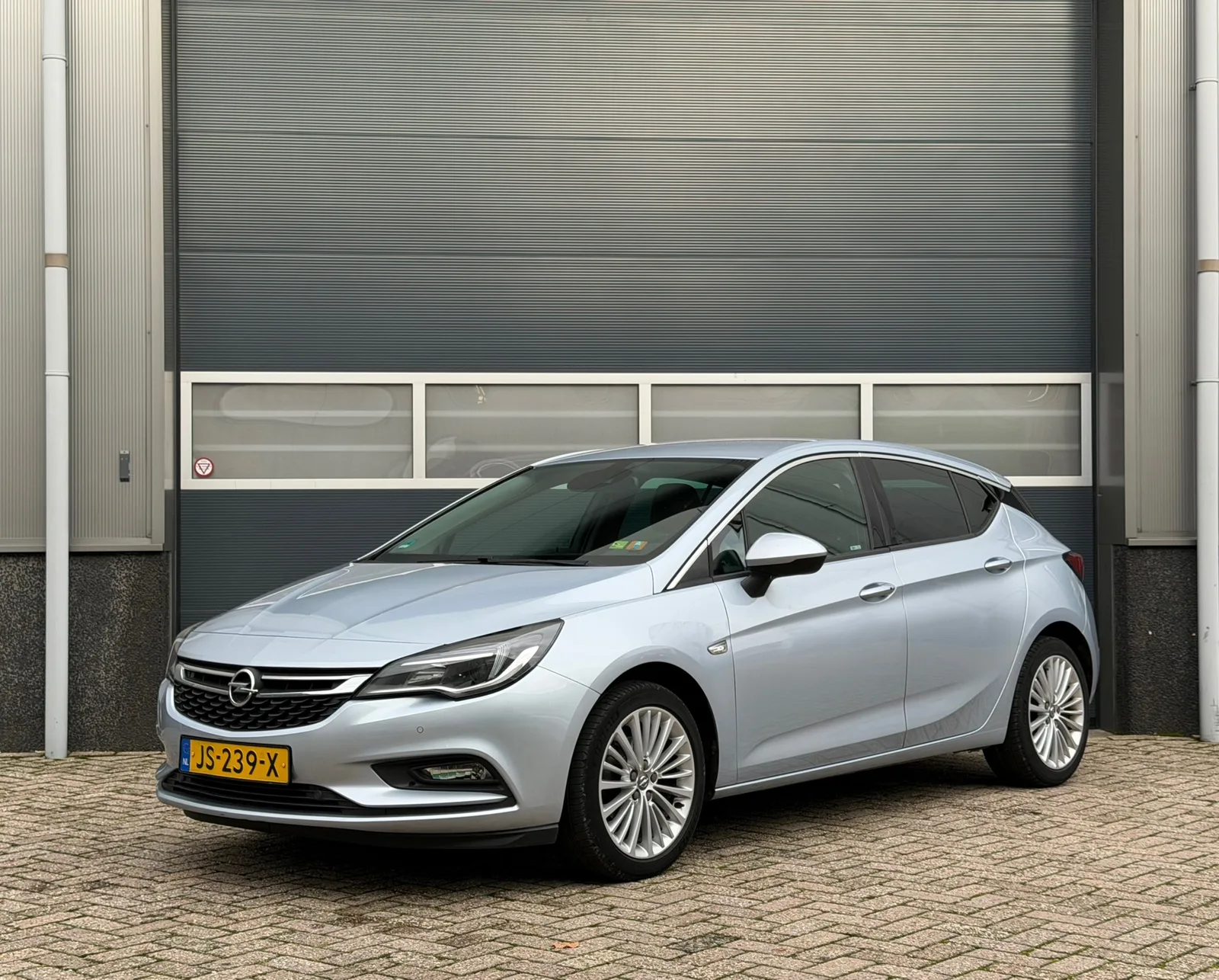 Opel Astra (2016) — foto 1