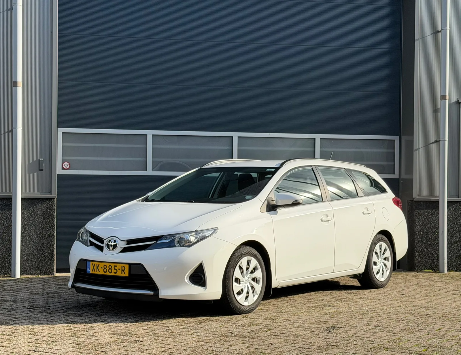 Toyota Auris (2014) — foto 1