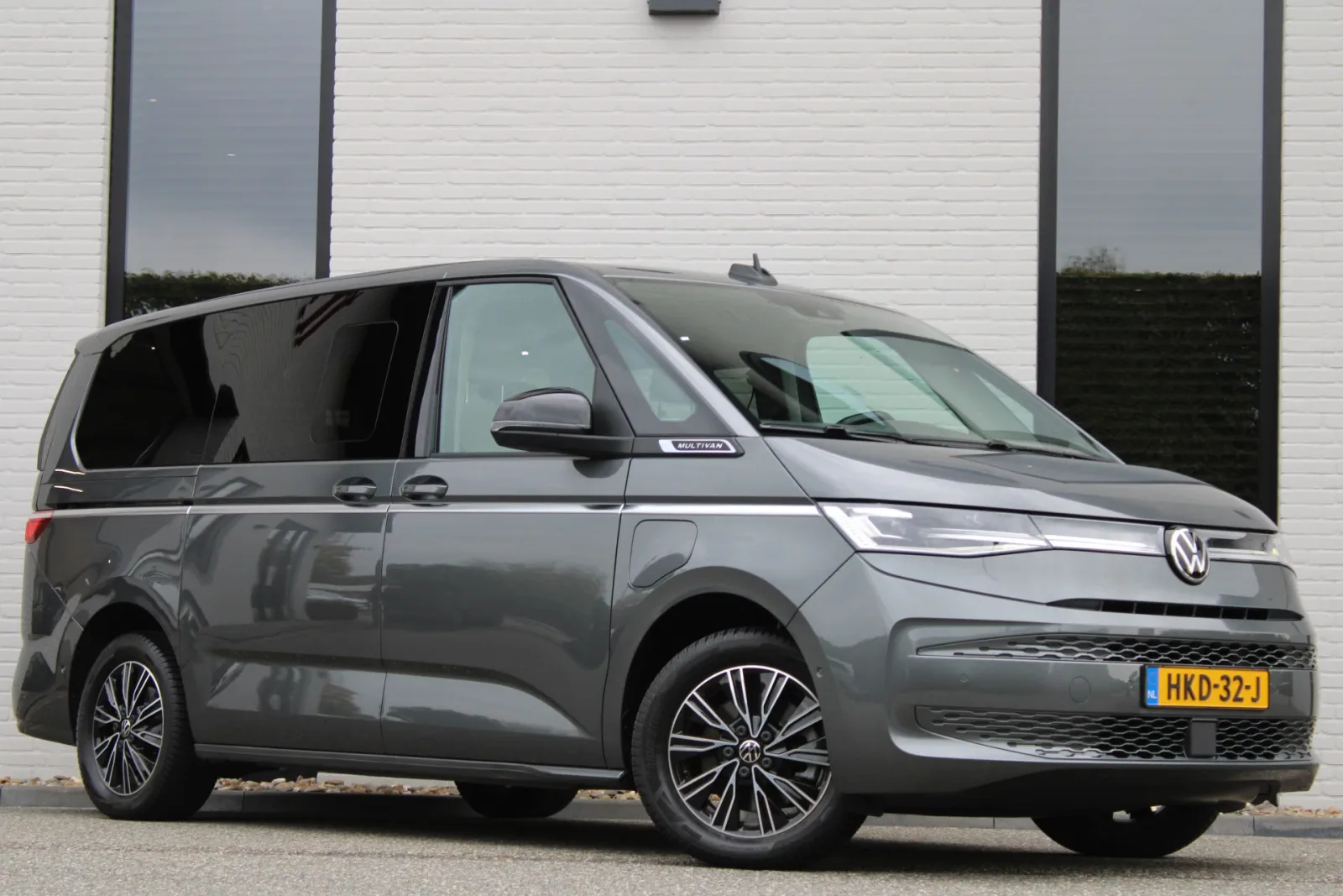 Volkswagen Multivan (2024) — foto 1