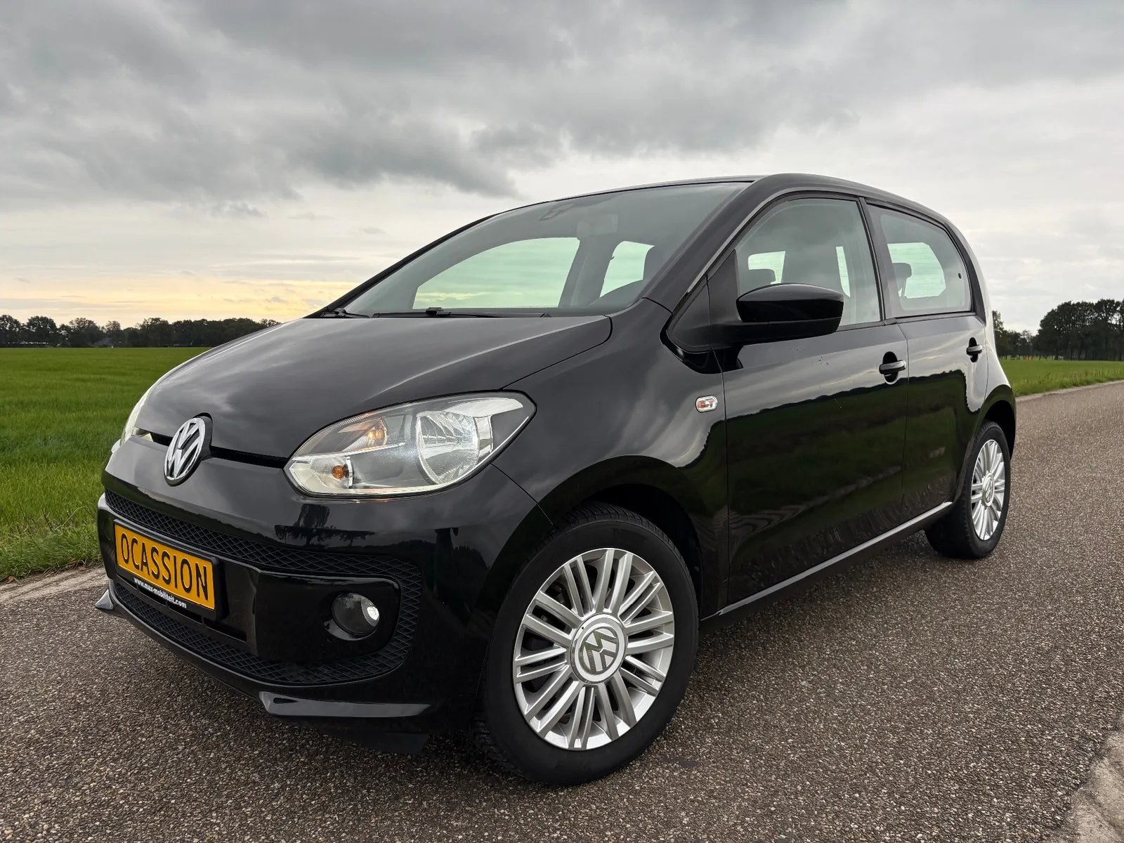 Volkswagen Up! (2015) — foto 1