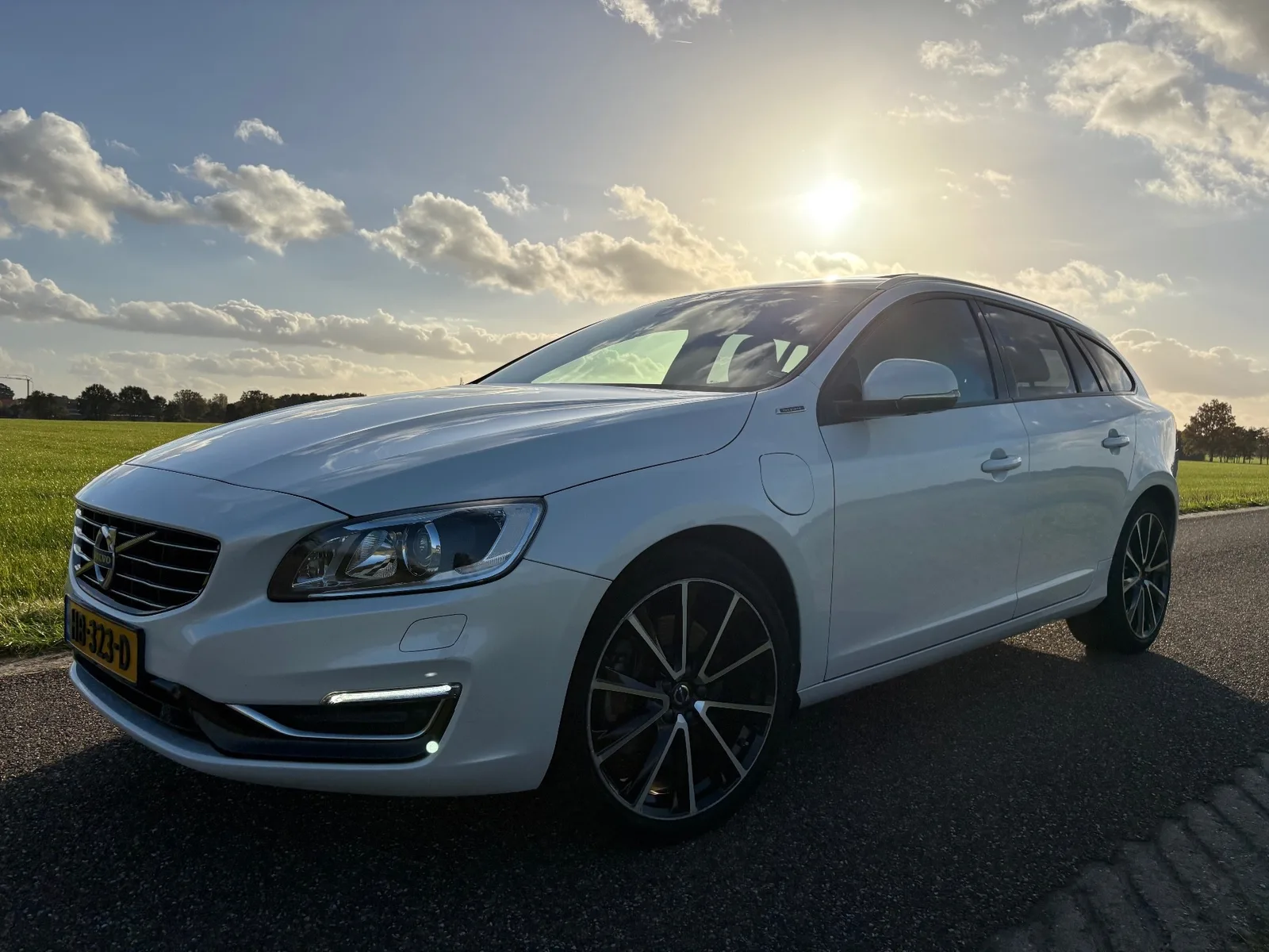 Volvo V60 (2015) — foto 1
